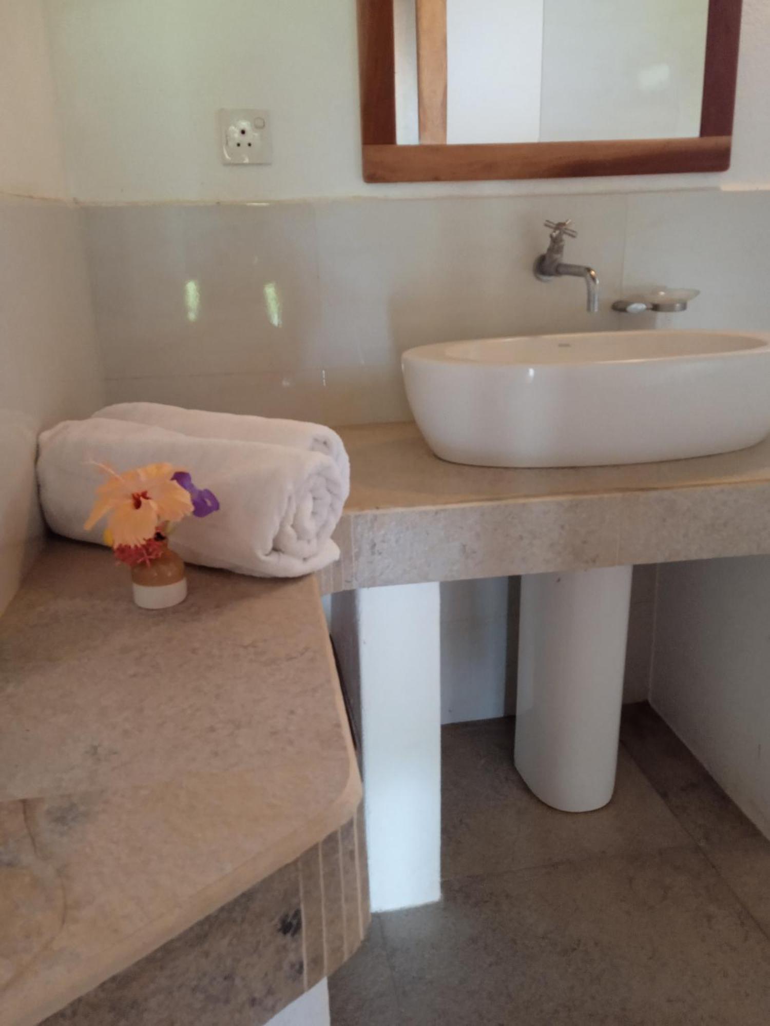 Sunshine Cafe Apartman Tangalle Kültér fotó